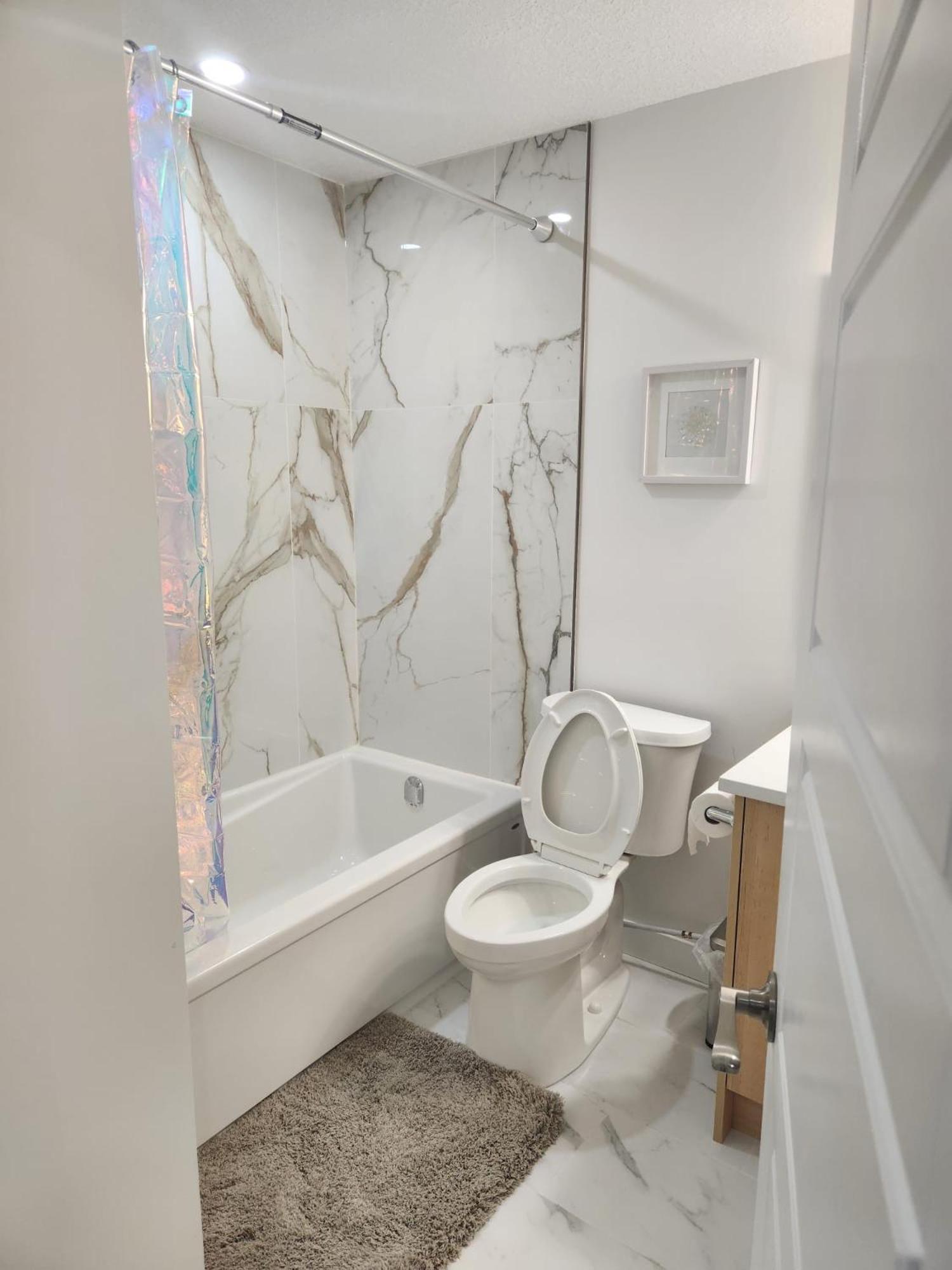 Brand New Deluxe 2 Bedroom Suite With Ac & Den YYC Exterior photo