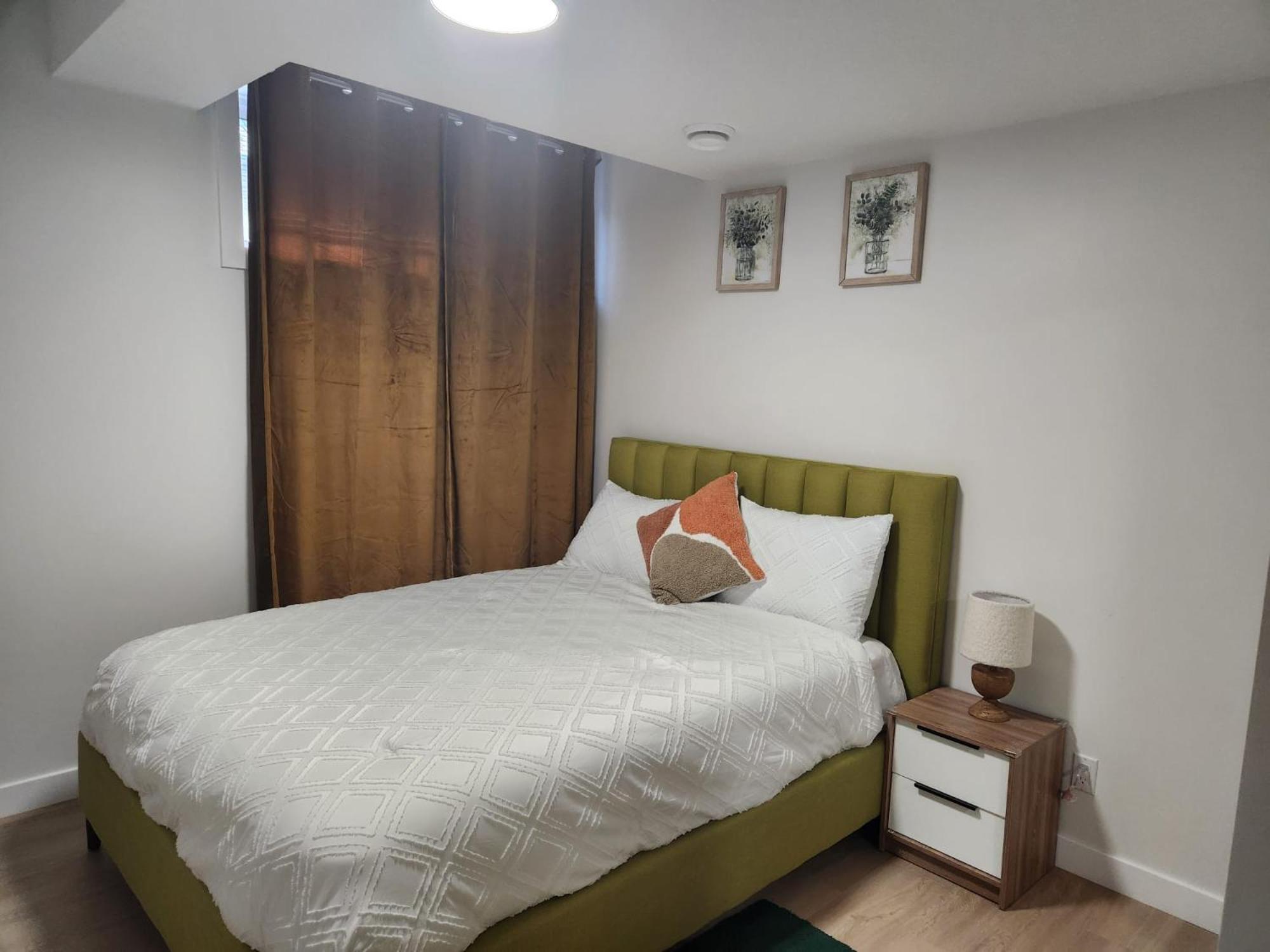 Brand New Deluxe 2 Bedroom Suite With Ac & Den YYC Exterior photo
